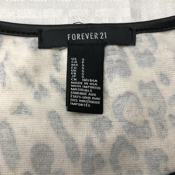 🦄2/$20 Forever 21 Cheetah Peplum Blouse - Picture 4 of 7